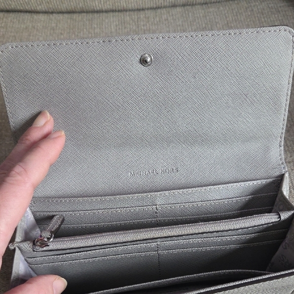 *LOW START* Michael Kors Gray Leather Wallet. No Callouts. - Picture 3 of 3